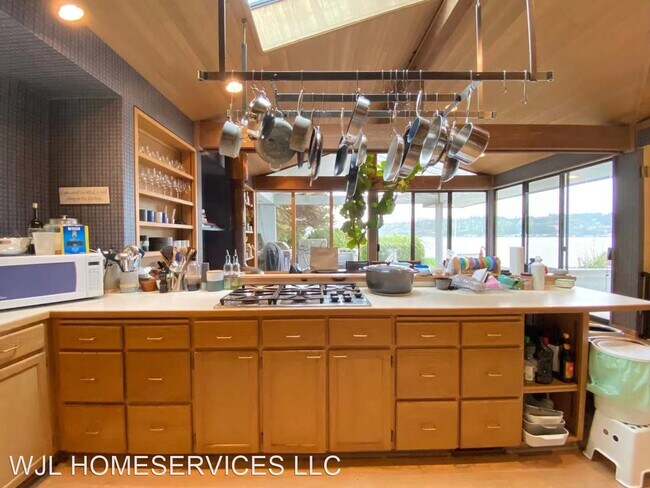Foto del edificio - 4 br, 4.5 bath House - 4802 E Mercer Way