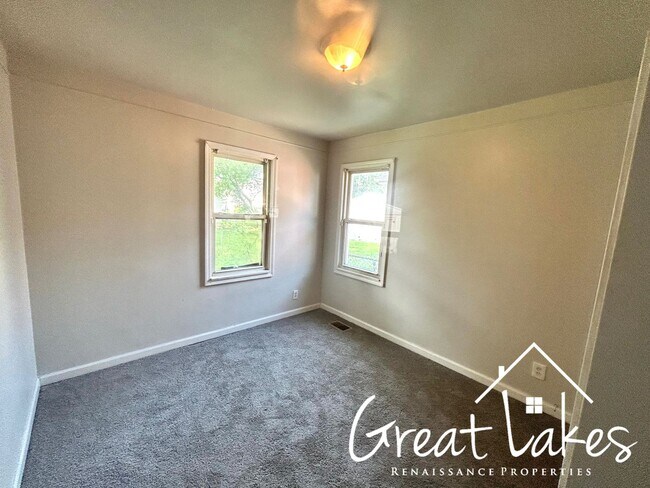 Building Photo - $200 OFF FIRST MONTH'S RENT: Charming 3 be...