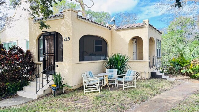 Foto del edificio - 215 Glenview Blvd