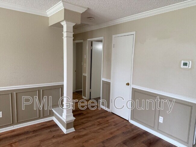 Building Photo - 413 W Pittsburg St