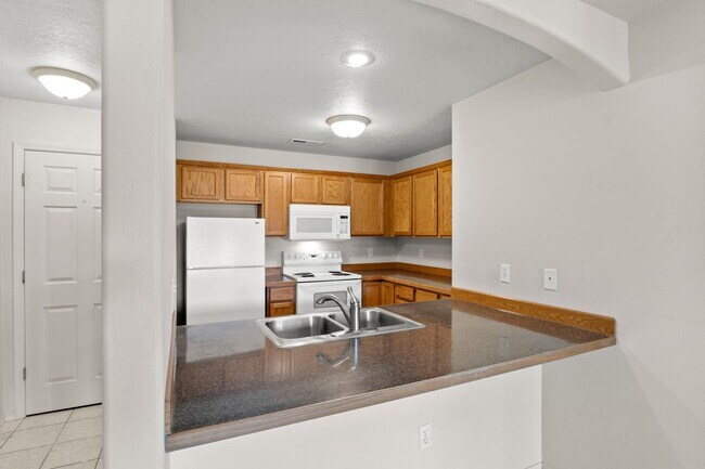 Foto del edificio - Upstairs 1-bedroom, 1-bath Apartment in an...