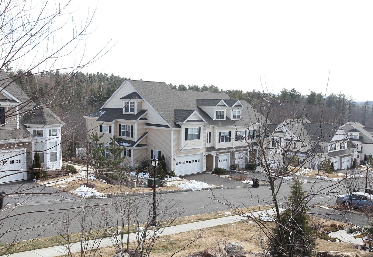 31 Ridgewood Dr, Middlebury, CT 06762 Apartments in Middlebury, CT