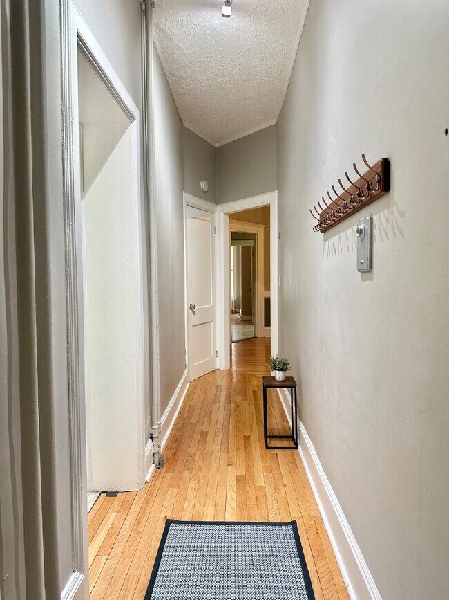 Foto del edificio - Charming 1 Bedroom Across from Washington ...