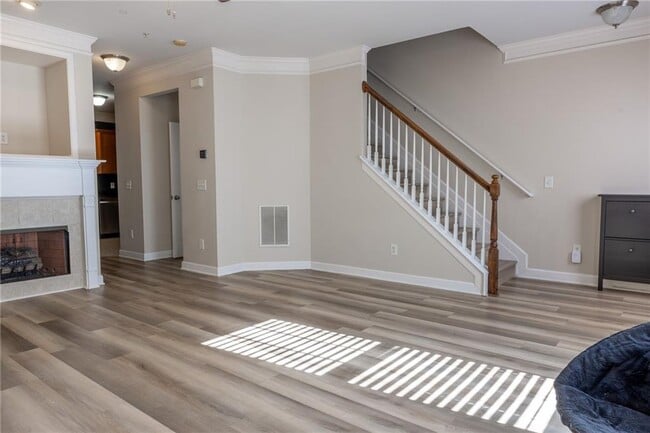 Building Photo - 1232 Harris Commons Pl
