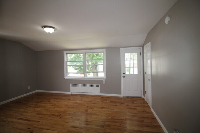 Sala de estar - 209 Tibbetts Rd
