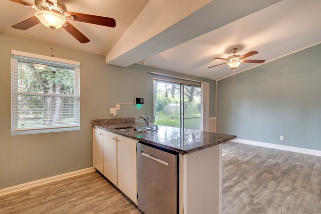 Building Photo - 12444 Largo Dr