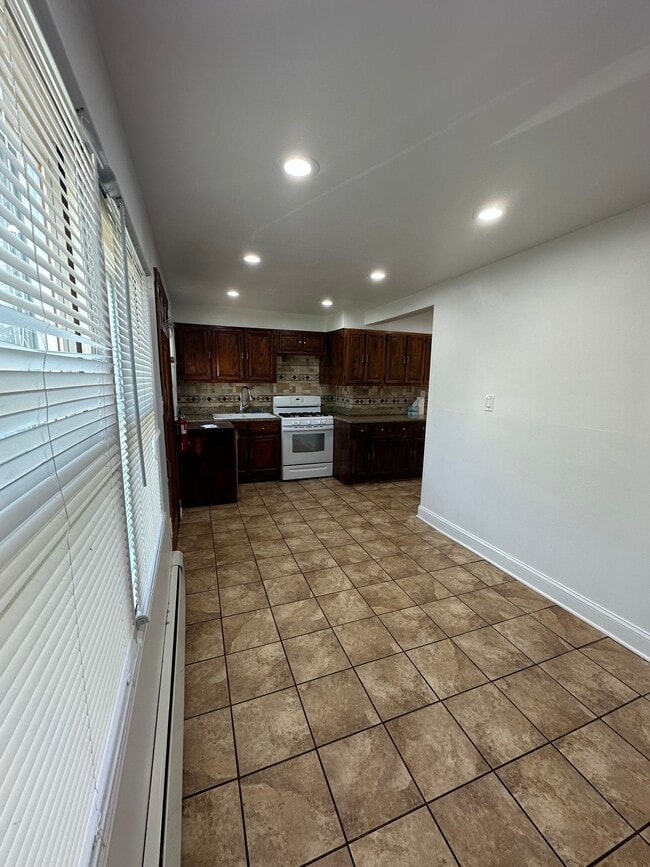 Foto del edificio - 86 E Camplain Rd