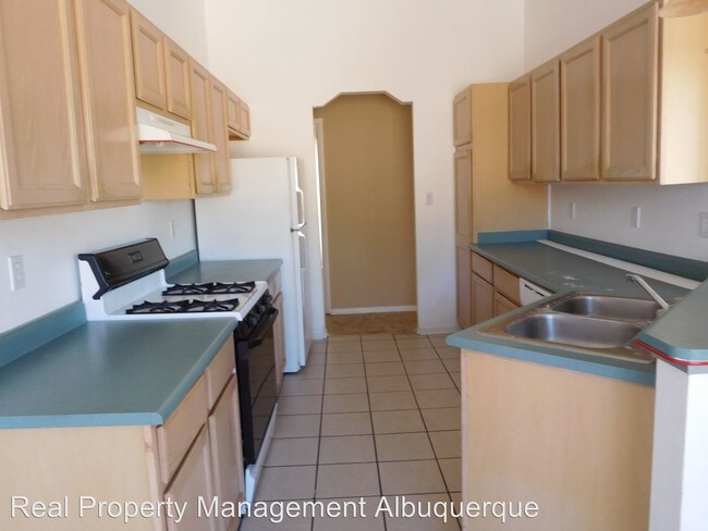 Foto del edificio - 8223 Emerald Sky Ave SW