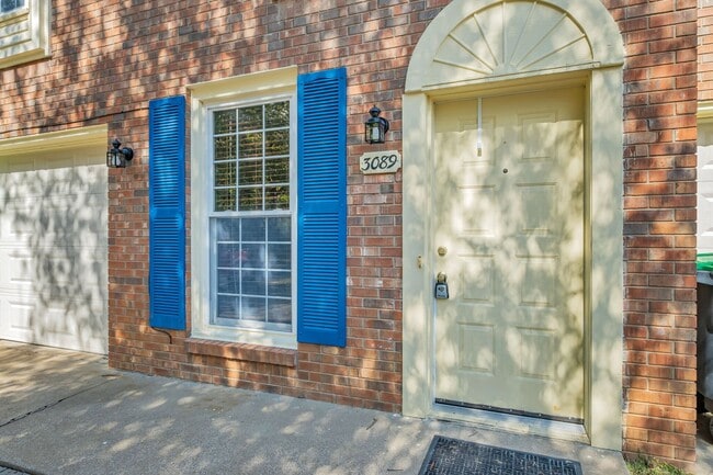 Building Photo - Condo in the Heart of Sango. Super Easy Access to I24