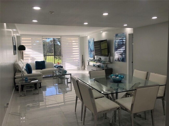 Foto del edificio - 16400 Golf Club Rd