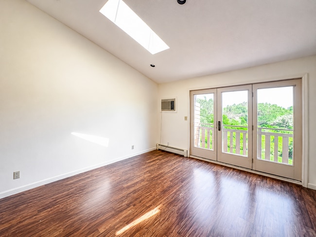 Building Photo - 243 Eastview Cir