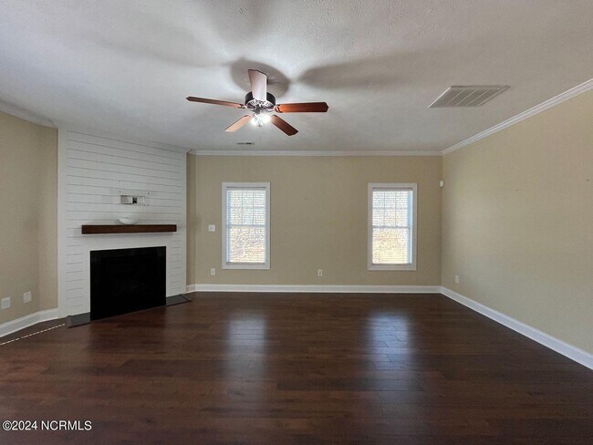 Foto del edificio - 214 Woodbine Way