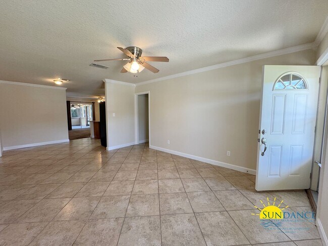Building Photo - Fully Renovated 3-Bedroom Home in Prime Fo...