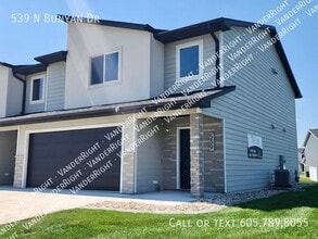 Building Photo - 539 BUNYAN Dr