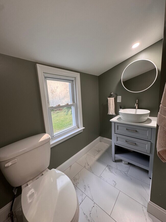 Baño completo totalmente nuevo - 3 Linda Ln