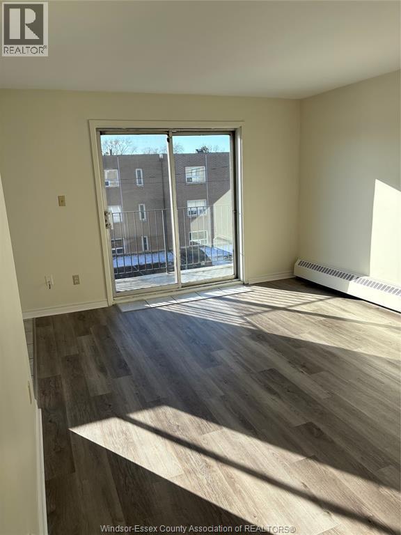 Photo du bâtiment - 6490 Wyandotte St E