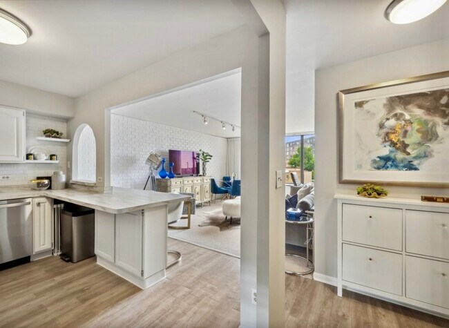 Foto del edificio - 3930 N Pine Grove Ave
