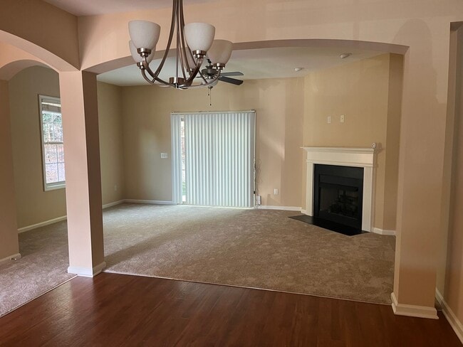 Building Photo - 2030 Highland Village Dr