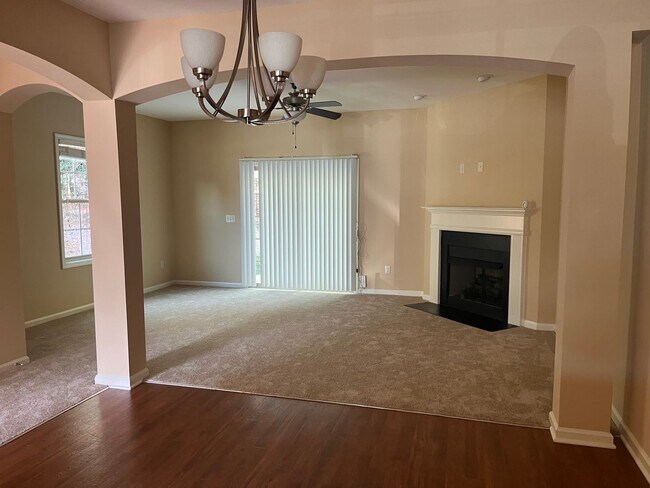 Foto del edificio - 2030 Highland Village Dr