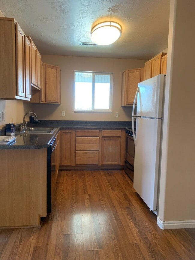 Foto del edificio - $0 Down Deposit OAC + $800 Amazon Gift Card Upon Move In! 2 Bed 2 Bath Condo in Ogden