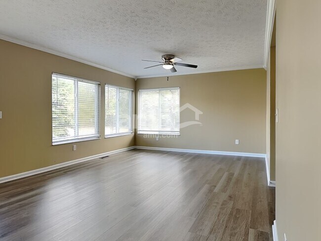 Foto del edificio - 9865 Whispering Pine Dr