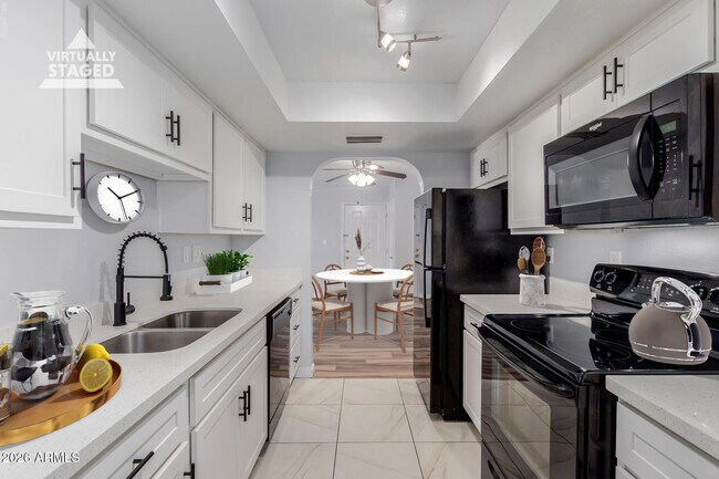 Foto del edificio - 10444 N 69th St