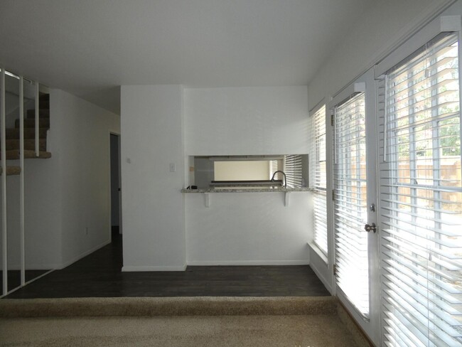 Building Photo - 1620 Willow Lane, Euless TX  76039