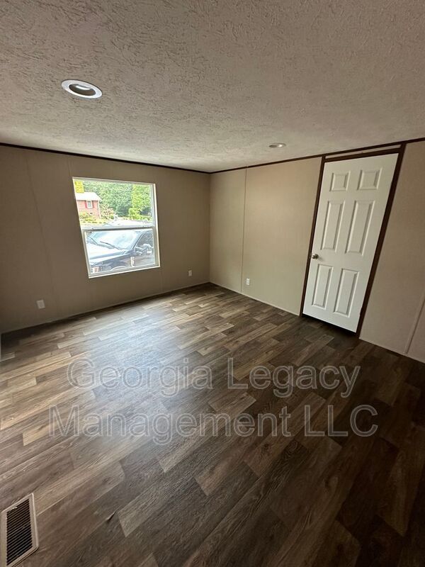 Building Photo - 56 Shady Cir
