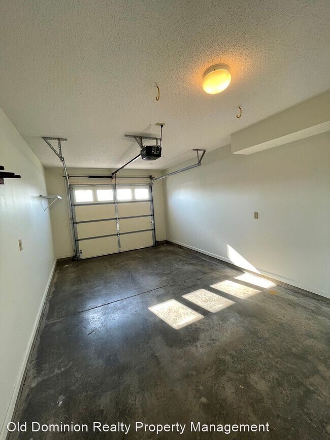Foto del edificio - 3 br, 2.5 bath House - 2464 Twin Gables Court