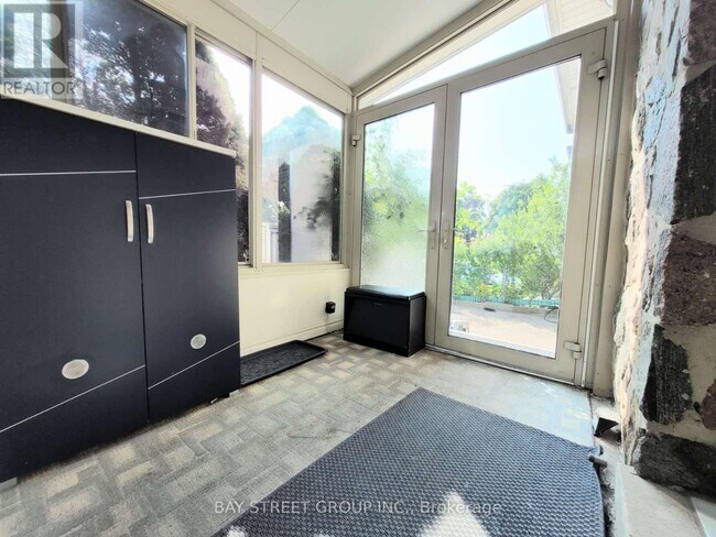 Photo du bâtiment - 238 The West Mall