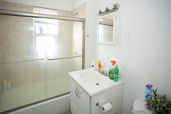 Building Photo - 5.0 bedroom in Somerville Massachusetts 02144