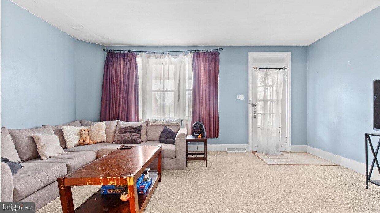 Primary Photo - 122 Verbeke St