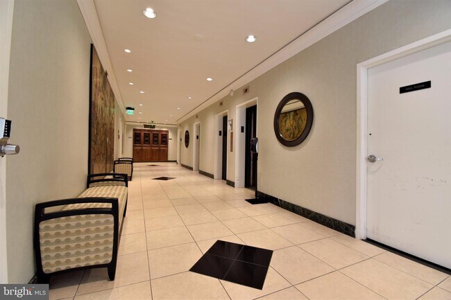 Foto del edificio - 10401 Grosvenor Pl