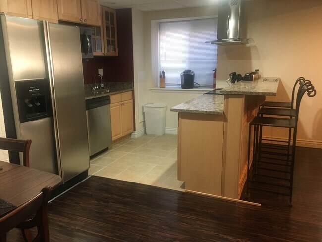 Cocina completa - 10831 Hickory Ridge Ln
