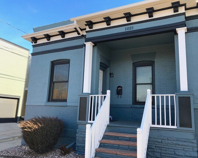 Building Photo - Available Now - 2Bedroom/1Bathroom in RiNo!