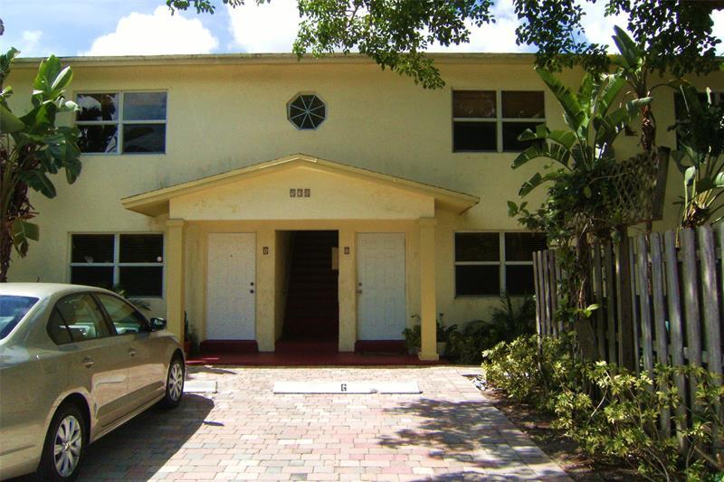 Primary Photo - 530 NE 15th Ct