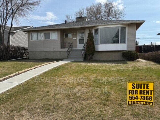 Photo du bâtiment - 11635-1111a 111a Ave NW