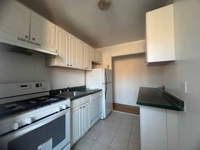 Building Photo - 3404 76th St