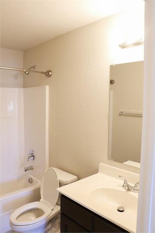 Building Photo - Beautiful 3 bedrooms house in Bentonville!