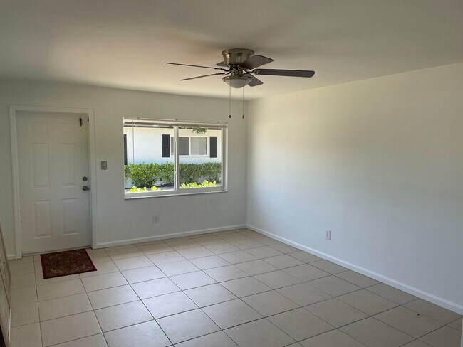 Foto del edificio - 623 92nd Ave N