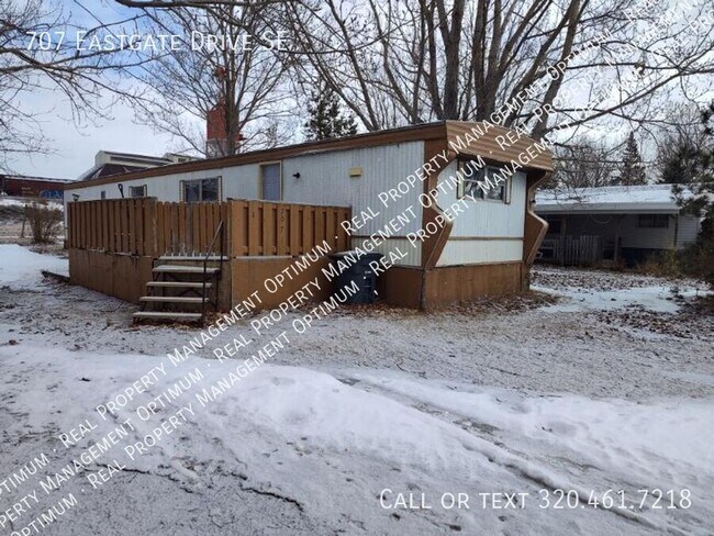 Building Photo - 707 Eastgate Dr SE