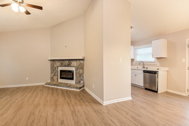 Foto del edificio - 6924 Hickory Log Rd