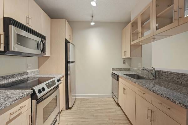 Photo - 1287 S Michigan Ave Apartment