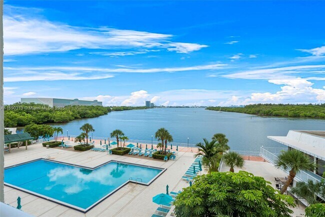 Foto del edificio - 300 Bayview Dr