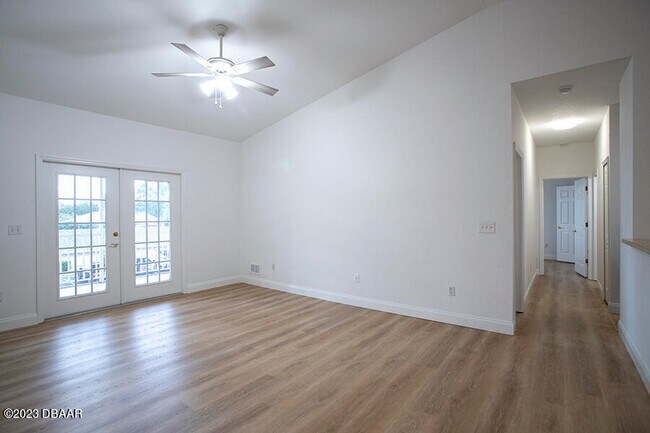 Building Photo - 830 Airport Rd