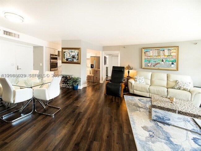Foto del edificio - 3500 Mystic Pointe Dr