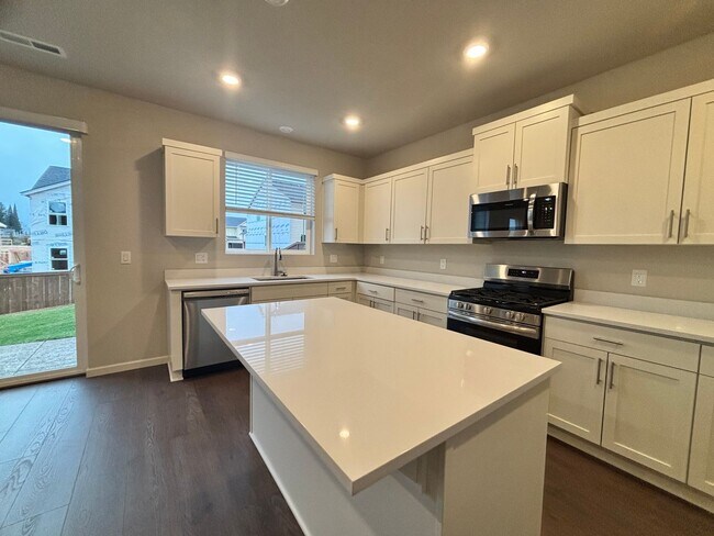 Foto del edificio - Brand New 5 Bedroom Gresham Home, Available NOW!