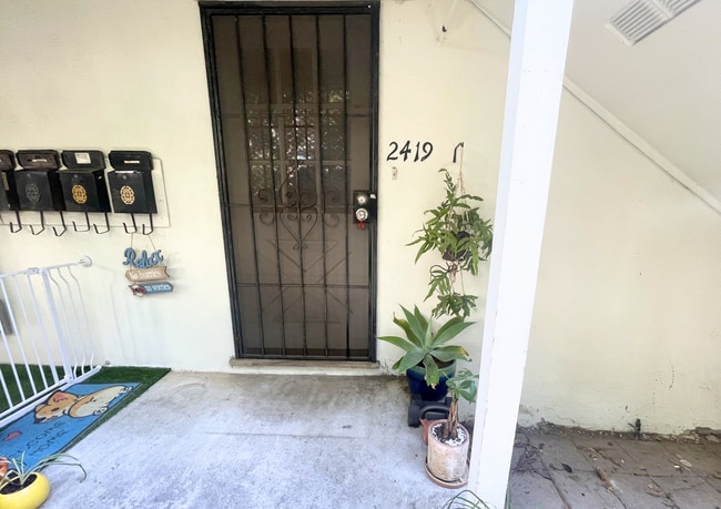 Building Photo - 1st Avenue