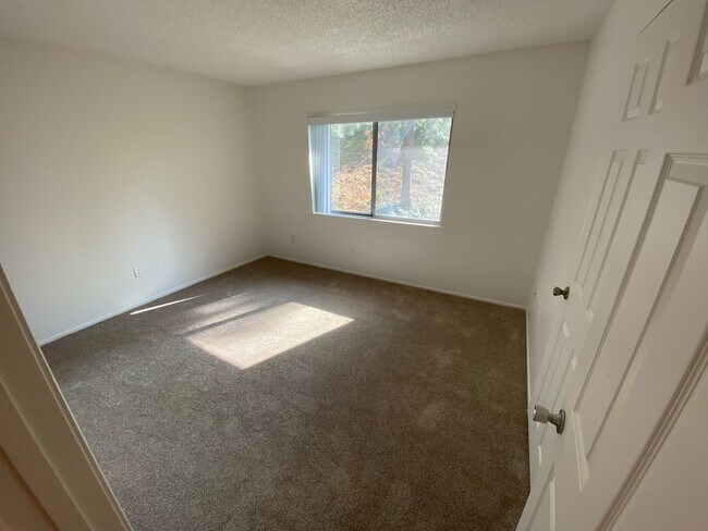 Building Photo - 4265 Mesa Vista Way