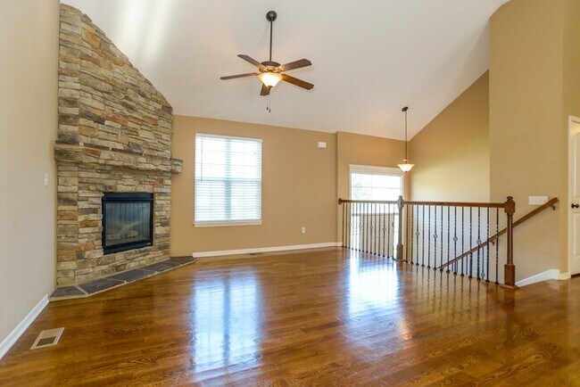 Foto del edificio - 4 Bed 2.5 Bath In Kearney! Available NOW!!